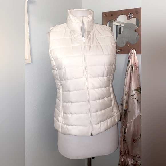 LOFT White Puffer Vest - Picture 1 of 5
